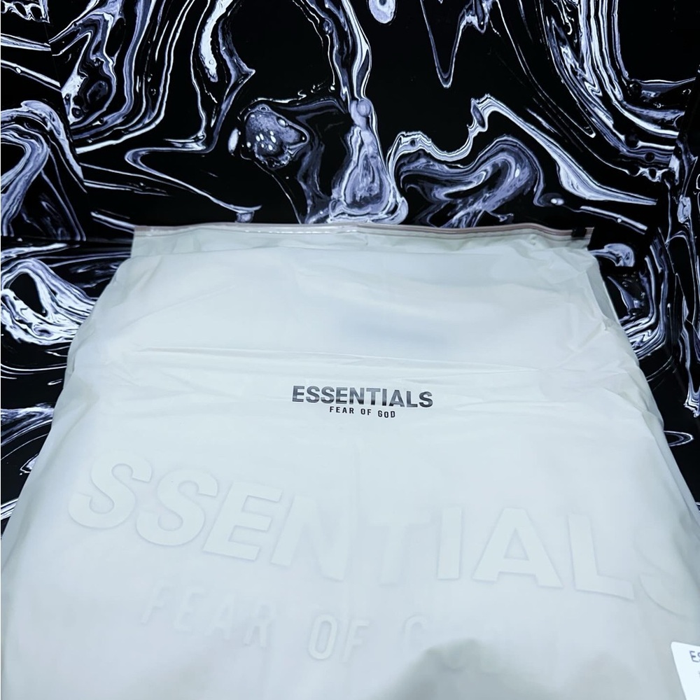 Doll*rs 85 Fear of God Essentials Cream Sweatshirt
